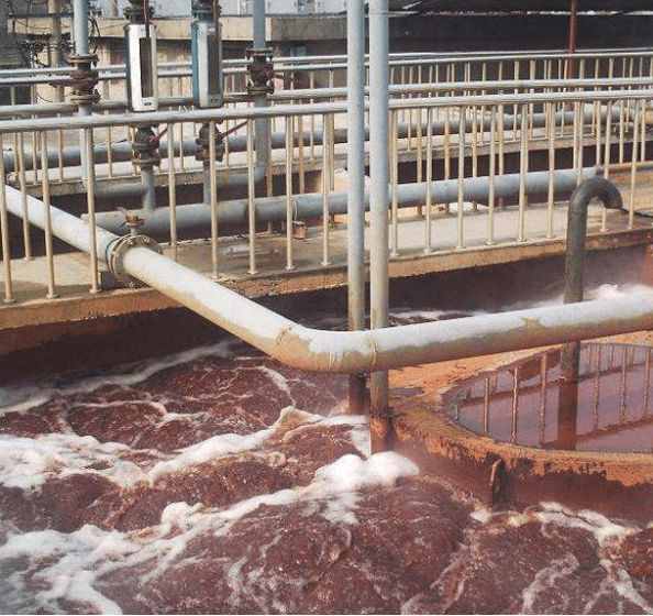 （圖：紡織廠污水泡沫現(xiàn)場(chǎng)）