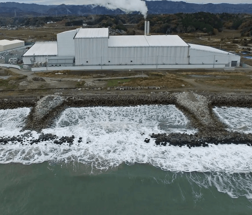 (圖:污水處理泡沫處理現(xiàn)場)